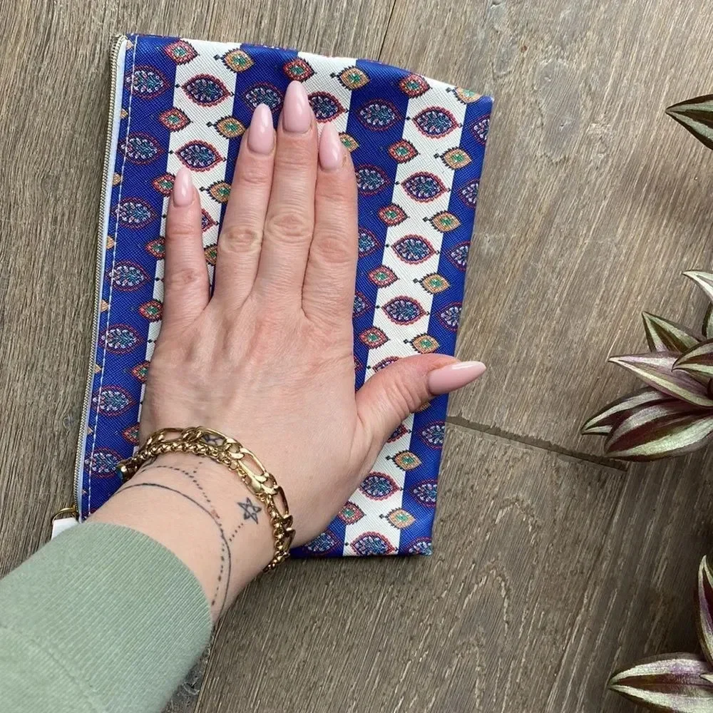 Airport Collectible Pouch with Turkish motifs print.